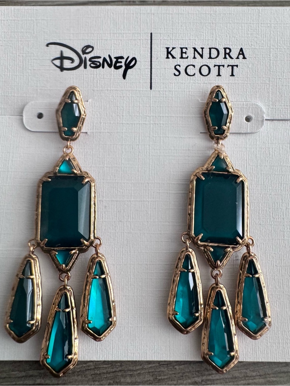 DISNEY X KENDRA SCOTT SNOW WHITE THE QUEEN VINTAGE GOLD GREEN STATEMENT EARRINGS - Picture 2 of 6